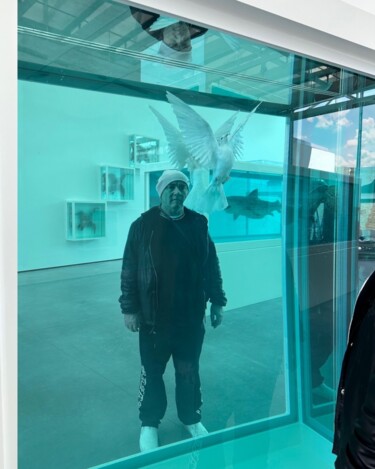 Τα αμφιλεγόμενα έργα φορμαλδεΰδης του 2017 του Damien Hirst, μεταμφιεσμένα σε δημιουργίες της δεκαετίας του 1990