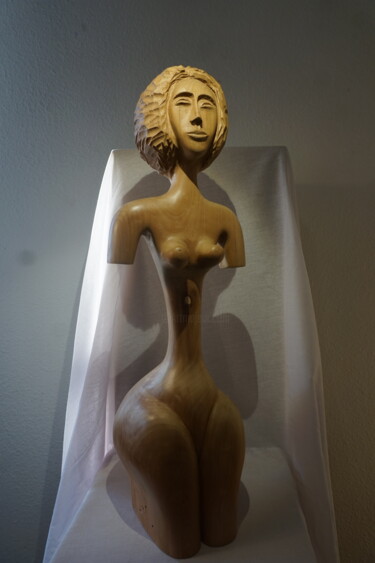 Escultura titulada "Calipige" por Jean Louis Roux, Obra de arte original, Madera
