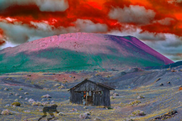 Fotografie mit dem Titel "volcano and hut tim…" von Jean-Luc Bohin, Original-Kunstwerk