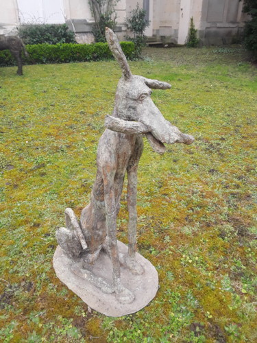 Sculpture titled "Le chien a la branc…" by Philut, Original Artwork, Cement