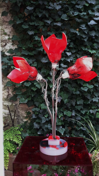 Художественная композиция под названием "Lampe 3 Tulipes Rou…" - Jean Luc Masini, Подлинное произведение искусства, Стекло