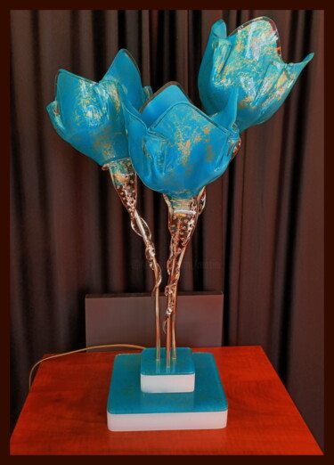 Design intitulée "Lampe 3 tulipes ble…" par Jean Luc Masini, Œuvre d'art originale, Luminaire