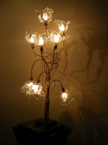 Design intitulée "LAMPE 9 TULIPES TRA…" par Jean Luc Masini, Œuvre d'art originale