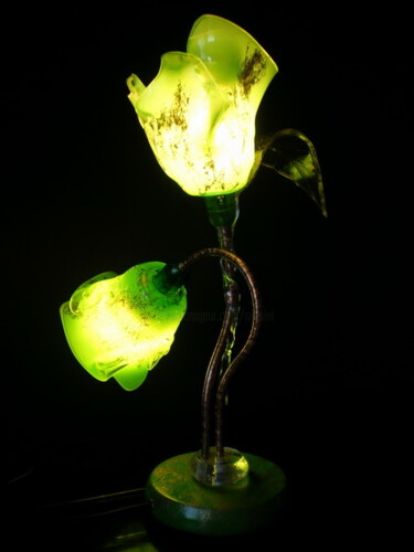 Design intitulée "LAMPE 2 TULIPES VER…" par Jean Luc Masini, Œuvre d'art originale