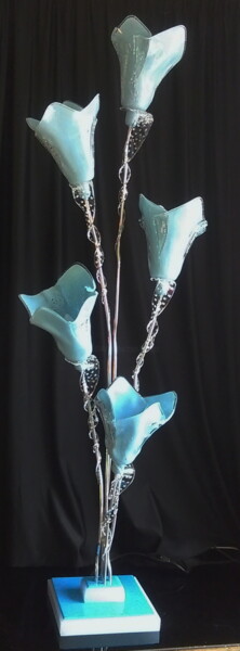 设计 标题为“Lampe 5 tulipes ble…” 由Jean Luc Masini, 原创艺术品