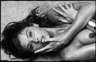 Fotografie mit dem Titel "On The Beach 2" von Jean Luc Michon, Original-Kunstwerk, Analog Fotografie