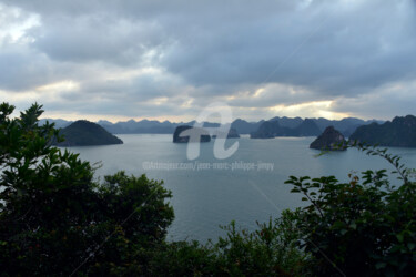 Photographie intitulée "BAIE D'HALONG" par Jean-Marc Philippe (Jimpy), Œuvre d'art originale, Photographie numérique