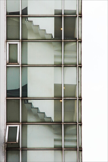 Photographie intitulée "escalier à Hanoi" par Jean-Marie Virat, Œuvre d'art originale, Photographie numérique