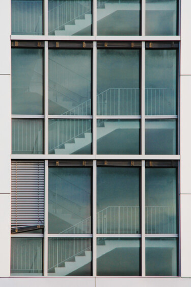 Photographie intitulée "Escaliers, Batignol…" par Jean-Marie Virat, Œuvre d'art originale, Photographie numérique