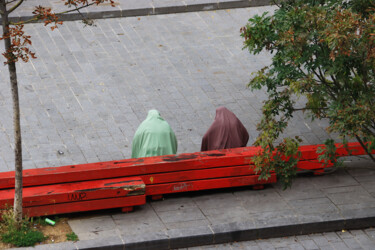 Photographie intitulée "burqas" par Jean-Marie Virat, Œuvre d'art originale, Photographie numérique