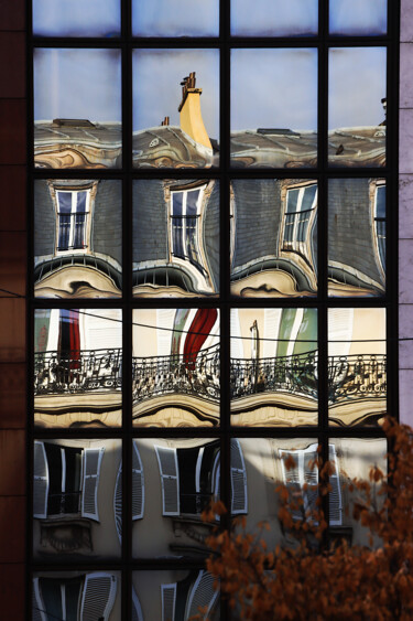 Photographie intitulée "Paris invinte Gaudi" par Jean-Marie Virat, Œuvre d'art originale, Photographie numérique