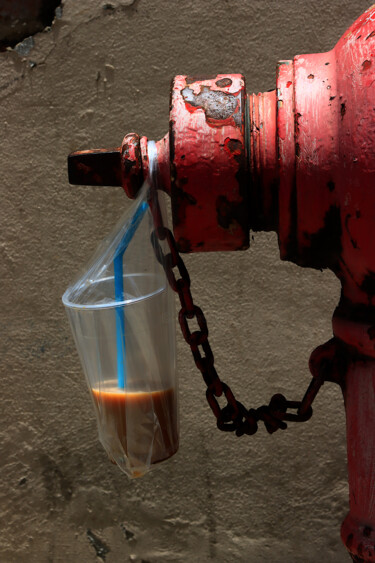 Photographie intitulée "la borne a soif" par Jean-Marie Virat, Œuvre d'art originale, Photographie numérique
