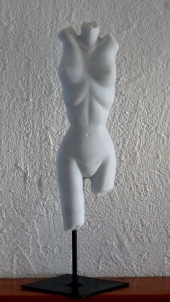 Carrara Marble Woman Torso Sculpture intitulée "Carrara Marble Woma…" par Jean-Michel Garino, Œuvre d'art originale, Pierre