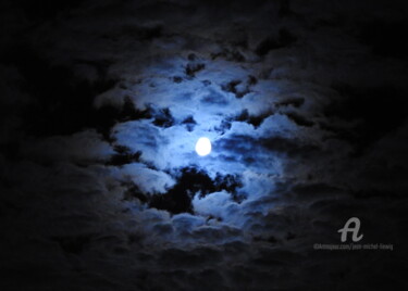 Fotografia zatytułowany „La lune dans les nu…” autorstwa Jean-Michel Liewig, Oryginalna praca, Fotografia nie manipulowana