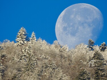 Photography titled "Lune matinale sur l…" by Jean-Michel Liewig, Original Artwork, Digital Photography