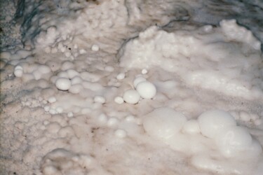 Photographie intitulée "Perles des cavernes" par Jean-Michel Liewig, Œuvre d'art originale
