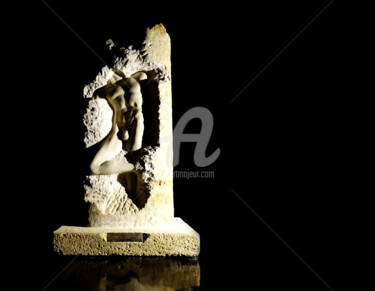 Скульптура под названием "Crépuscule de l'hom…" - Jean Noël Gilabert, Подлинное произведение искусства, Камень