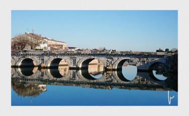 Photographie intitulée "Rimini, ponte roman…" par Jean Paul Pierozzi, Œuvre d'art originale, Photographie manipulée