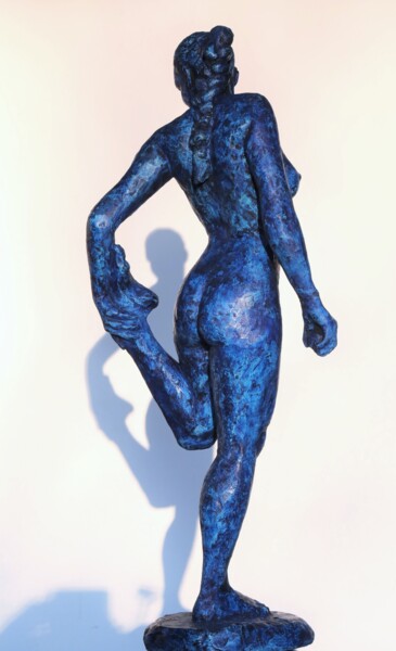 Sculpture titled "Sur un pied" by Jean Pierre Picheny, Original Artwork, Resin