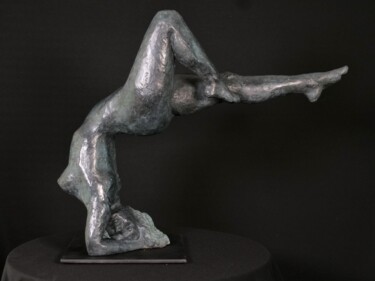 Sculpture titled "L'acrobate n°2" by Jean Pierre Picheny, Original Artwork, Bronze