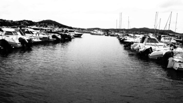 Photographie intitulée "LES BARQUES ANCIENN…" par Jean-Pierre Tastevin, Œuvre d'art originale, Photographie numérique