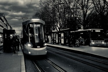 Fotografie mit dem Titel "Tramway... terminus…" von Jean-Pierre Simard, Original-Kunstwerk, Digitale Fotografie