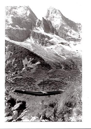 Fotografia intitolato "vide passerelle-alp…" da Jean-Pierre Simard, Opera d'arte originale, fotografia a pellicola
