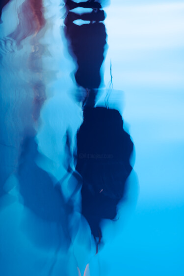 Фотография под названием "The yacht is reflec…" - Jean Ponomarevsky, Подлинное произведение искусства, Цифровая фотография