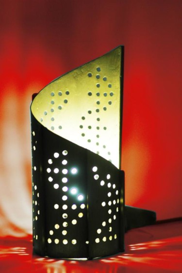 Skulptur mit dem Titel "Lampe marocaine" von Jean Remaury, Original-Kunstwerk, Metalle