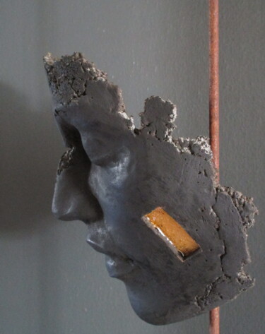 "masque, dorure  à l…" başlıklı Heykel Jean-Yves Verne tarafından, Orijinal sanat, Çimento