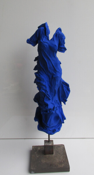 Sculpture intitulée "fashion 65 outremer" par Jean-Yves Verne, Œuvre d'art originale, Résine