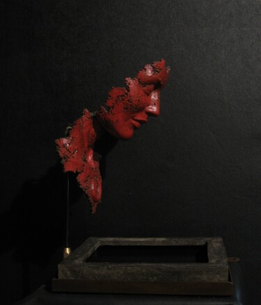 Skulptur mit dem Titel "rouge narcisse" von Jean-Yves Verne, Original-Kunstwerk, Zement