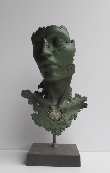 Escultura titulada "buste patiné vert" por Jean-Yves Verne, Obra de arte original, Cemento