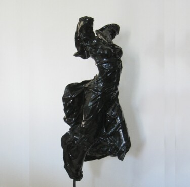 Sculptuur getiteld "femme - sculpture -…" door Jean-Yves Verne, Origineel Kunstwerk, Hars