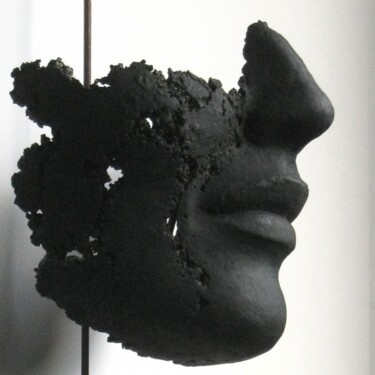 Escultura titulada "Fragment de visage…" por Jean-Yves Verne, Obra de arte original, Cemento Montado en Metal