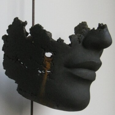Skulptur mit dem Titel "détail de visage -…" von Jean-Yves Verne, Original-Kunstwerk, Zement Auf Metall montiert