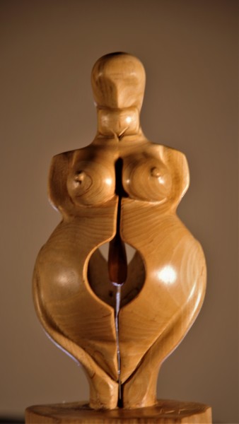 Skulptur mit dem Titel "Déesse-Mère 25" von Jean-Charles Ferrand, Original-Kunstwerk, Holz