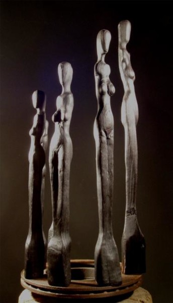 Sculpture intitulée "Gardiennes (la rond…" par Jean-Charles Ferrand, Œuvre d'art originale, Bois