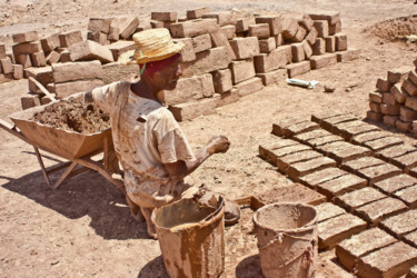 Fotografía titulada "Brickmaker - Mouleu…" por Jean-Claude Chevrel, Obra de arte original, Fotografía no manipulada