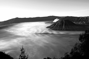 Photographie intitulée "Emergence - mont Br…" par Jean-Marc Renaudie, Œuvre d'art originale