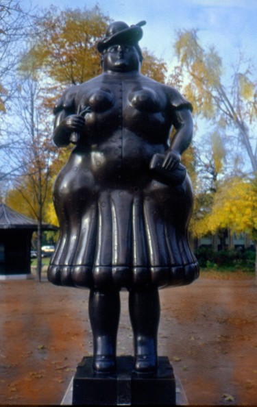Photography titled "Botero se balade su…" by Jean Mary Coulon, Original Artwork, Analog photography
