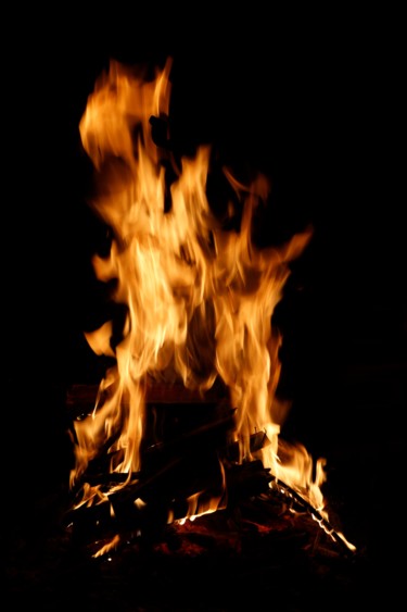 Photographie intitulée "ALLUMER le FEU" par Jeannette Allary, Œuvre d'art originale