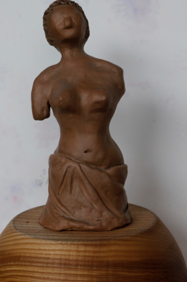 Sculpture intitulée "REVEUSE" par Jeannette Allary, Œuvre d'art originale, Terre cuite