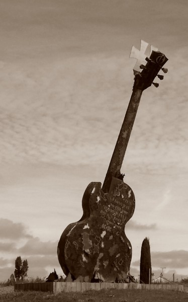 Photographie intitulée "Hellfest guitar, Cl…" par Jeff Coly, Œuvre d'art originale