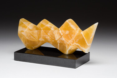 Skulptur mit dem Titel "Honey Eater" von Jeff Arnett, Original-Kunstwerk, Stein