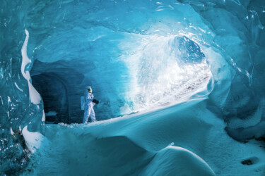 Photography titled "Ice Cave" by Jérémy De Backer, Original Artwork, Non Manipulated Photography Mounted on Aluminium