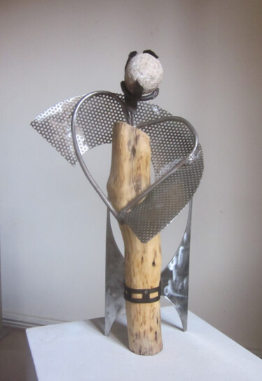 Sculpture titled "Ange de coeur 2" by Jérôme Danikowski, Original Artwork, Metals