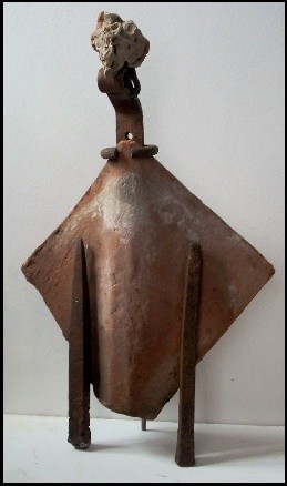 Sculpture titled "Tuile" by Jérôme Danikowski, Original Artwork, Metals