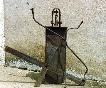 Skulptur mit dem Titel "Chemin de croix" von Jérôme Danikowski, Original-Kunstwerk, Metalle