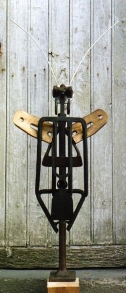 Sculpture titled "Cigale" by Jérôme Danikowski, Original Artwork, Metals